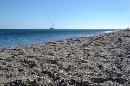 Roukounas beach